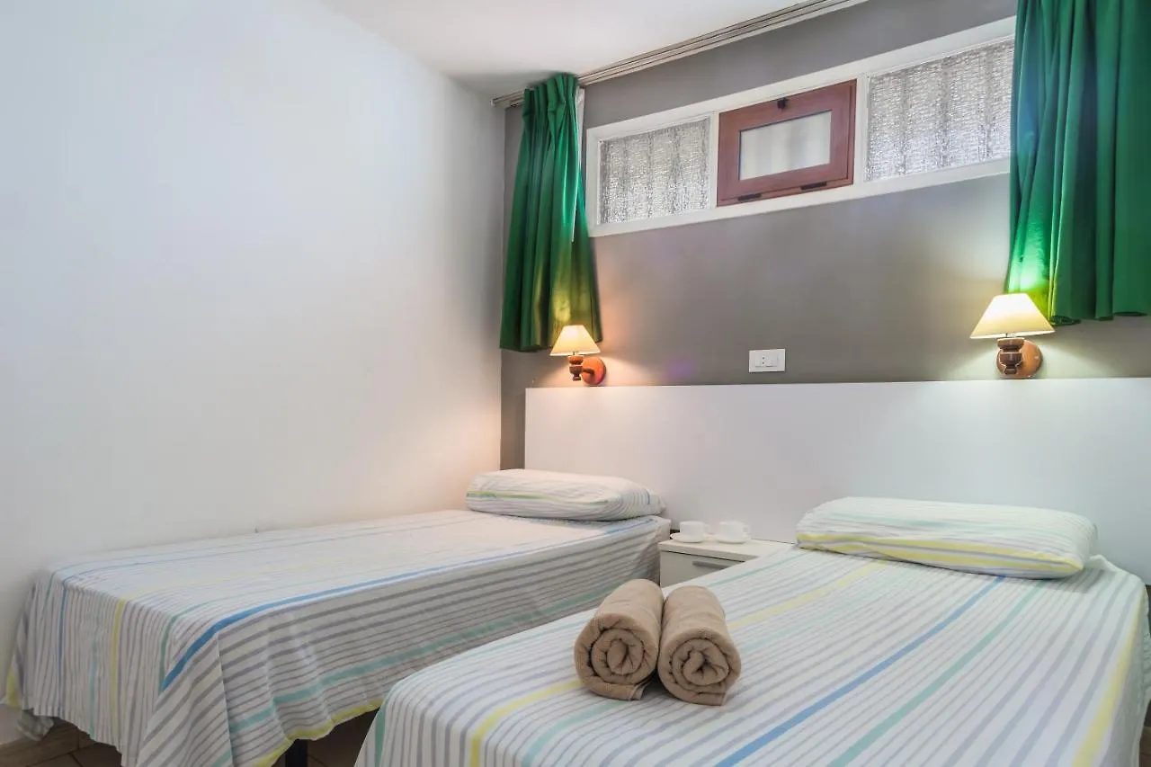 Apartamentos Nara Playa del Inglés 0*,  España